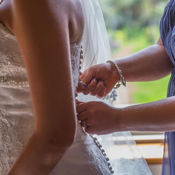 Wedding gown - Picture 2 of 3